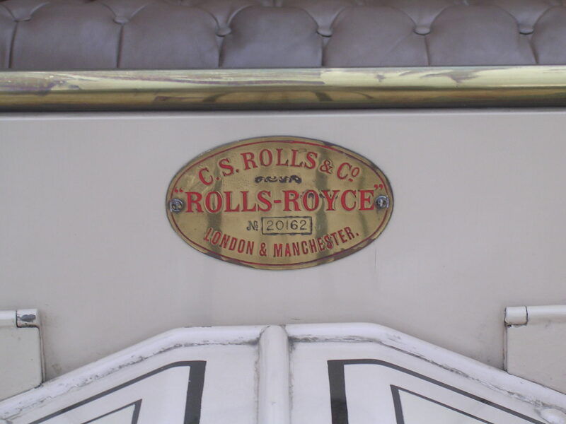 logo đầu tiên của Rolls-Royce